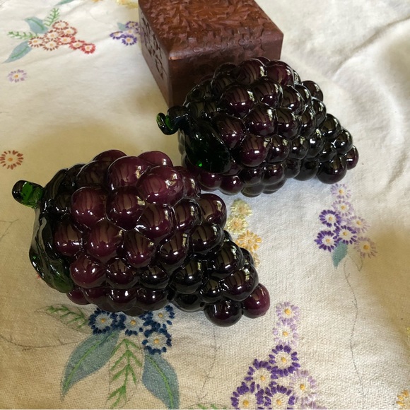 Vintage Set of Hand Blown Murano Style Art Glass Bunch of Grapes. Deep Amethyst - Picture 13 of 13